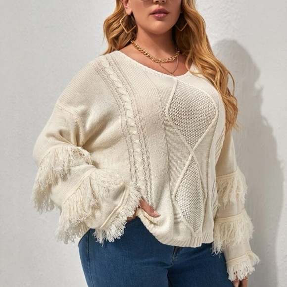 Sweaters - Long Sleeve Cream Knot Sweater